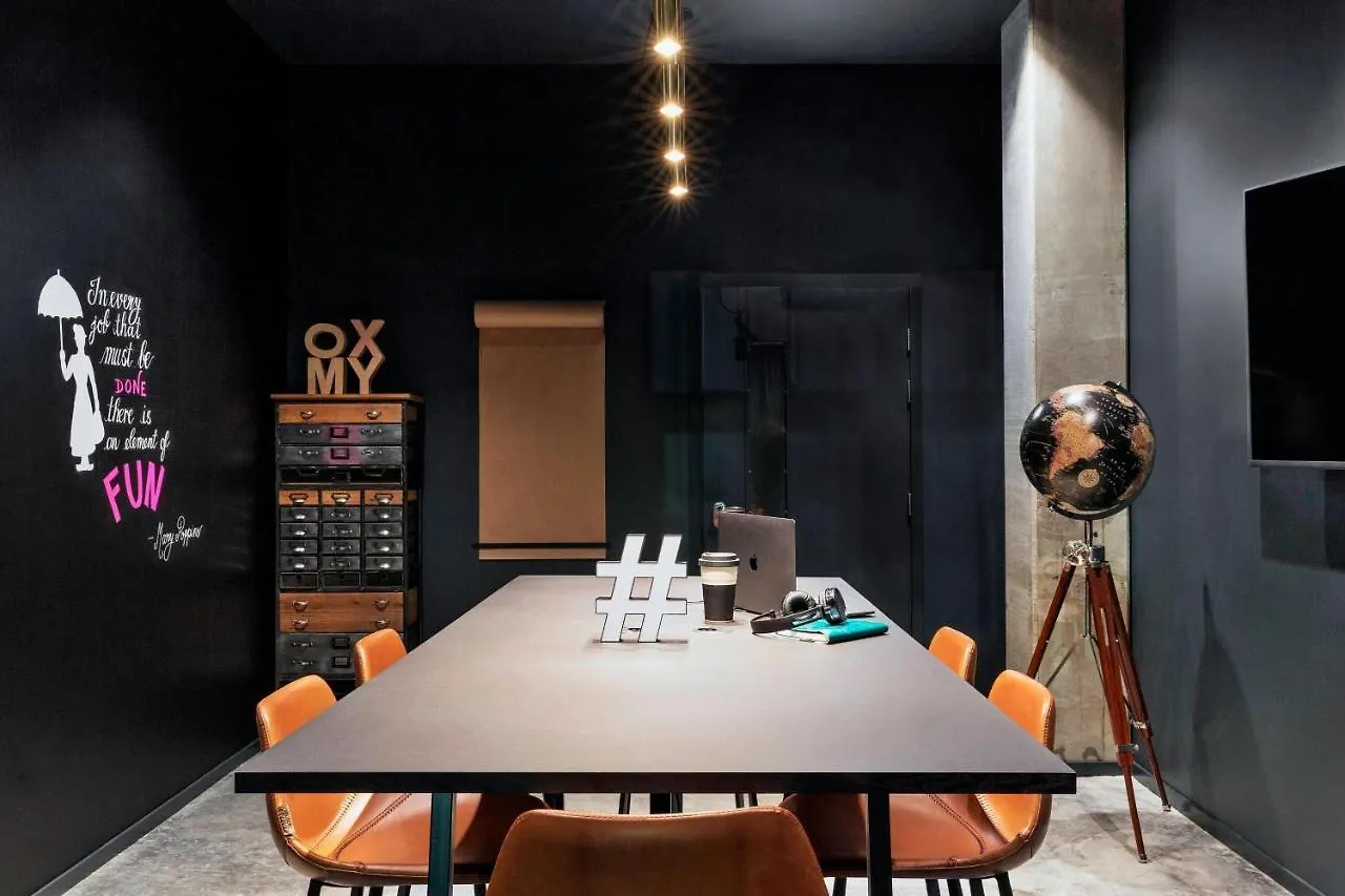 Moxy Copenhagen Sydhavnen Hotel